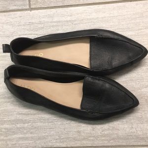 Like new ALDO black leather flats EUC